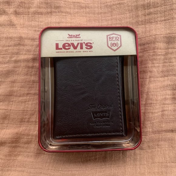 NWT Levi's Trifold Wallet Brown - Picture 1 of 6